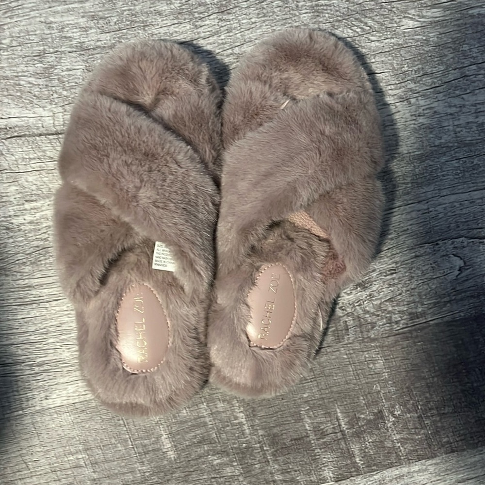 Rachel Zoe new without tag un used slippers size Large fit 8-9